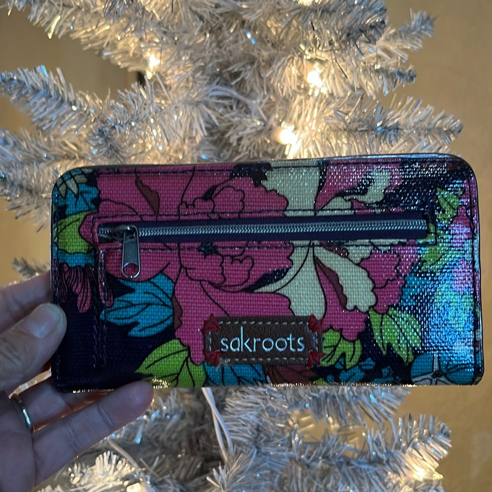 SakrootsWallet Giveaway